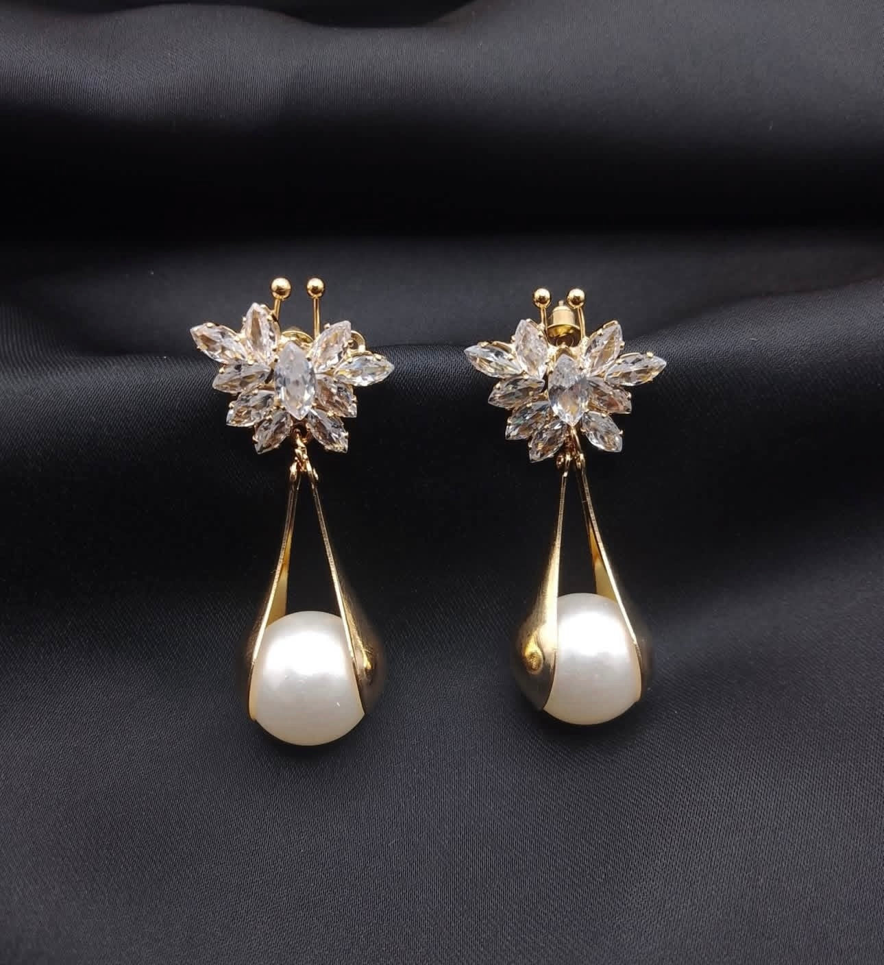 Butterfly pearl earrings 🦋