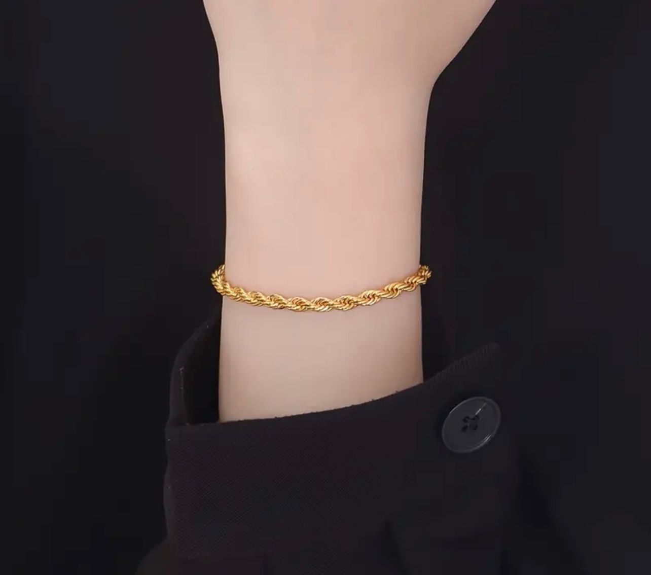 Woven Bracelet With An Elegant And Luxurious Style